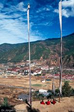 1080_Bhutan_1994_2 Mönche vor Thimpu.jpg